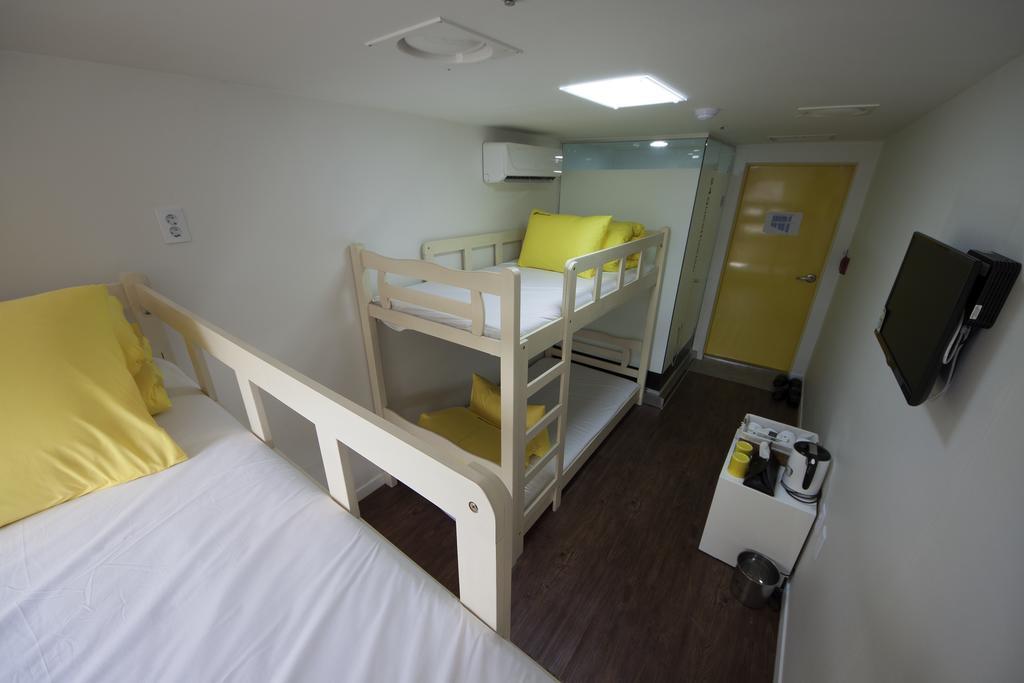 סיאול 24 Guesthouse Myeongdong Town חדר תמונה