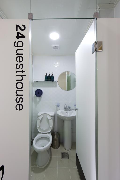 סיאול 24 Guesthouse Myeongdong Town חדר תמונה