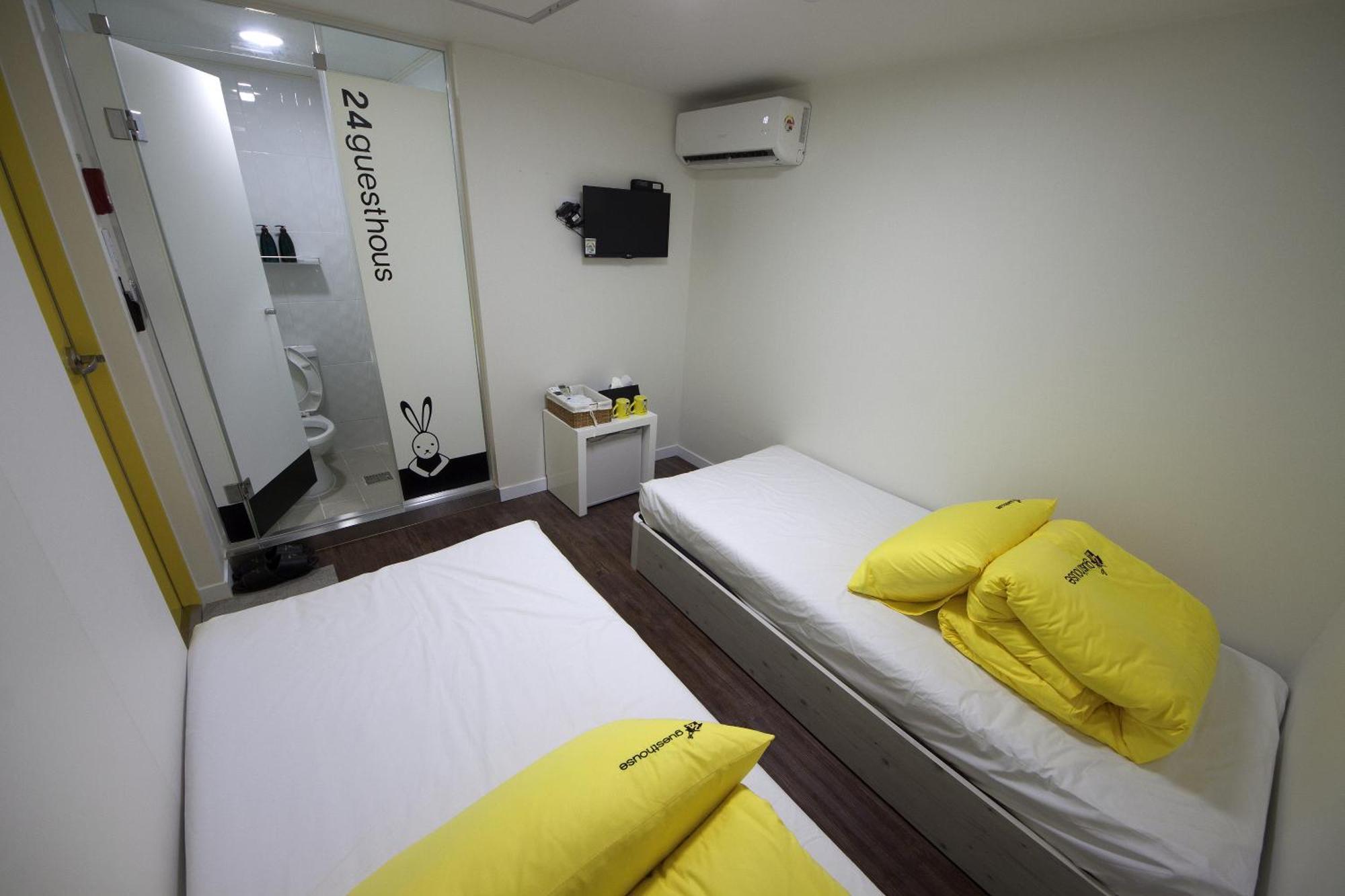 סיאול 24 Guesthouse Myeongdong Town חדר תמונה