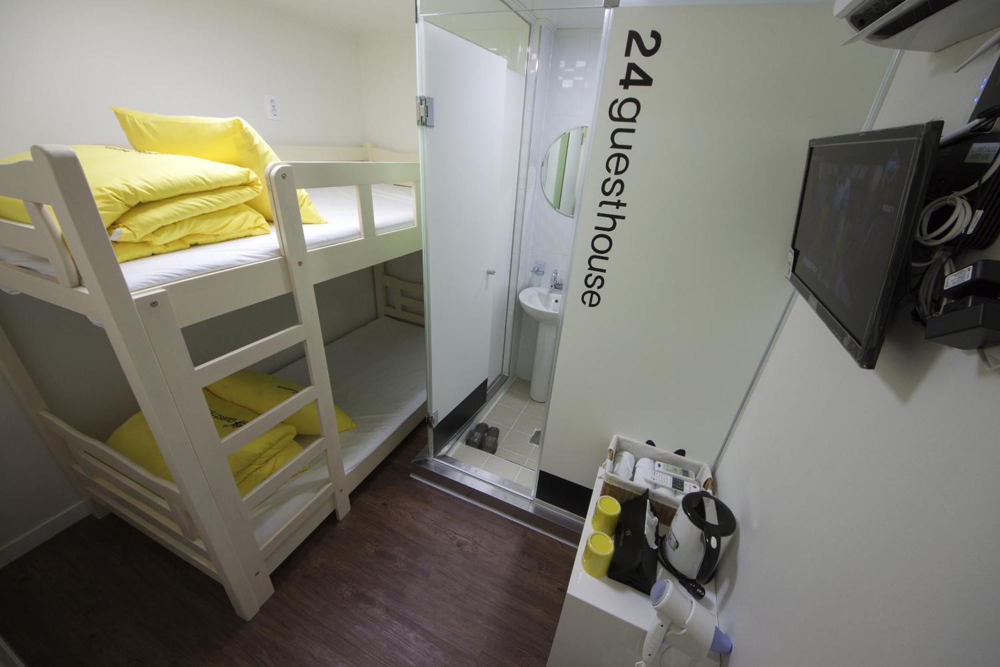 סיאול 24 Guesthouse Myeongdong Town חדר תמונה